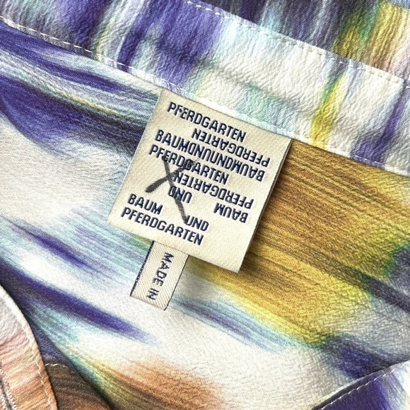 BAUM UND PFERDGARTEN Silk Blend Abstract Print Cuff Short Sleeve Button Up Top 2 - Picture 8 of 13